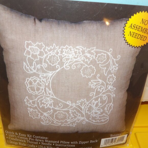 Design Works "Romance" Candlewicking Kit 14 Pre-Sewn Pillow Kit With Zipper NIP - Picture 3 of 4